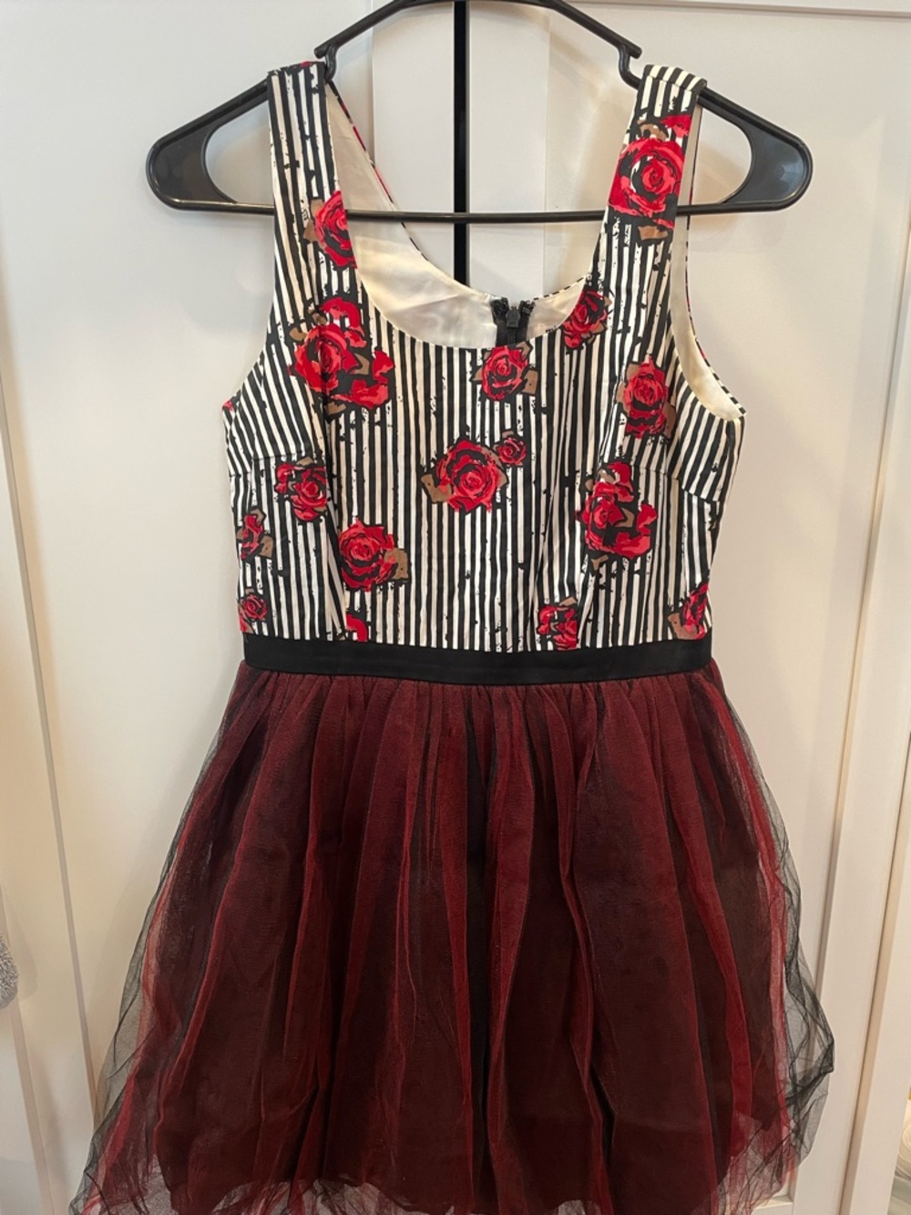 Pretty party/cocktail dress black/white red organza skirt. Small size 2